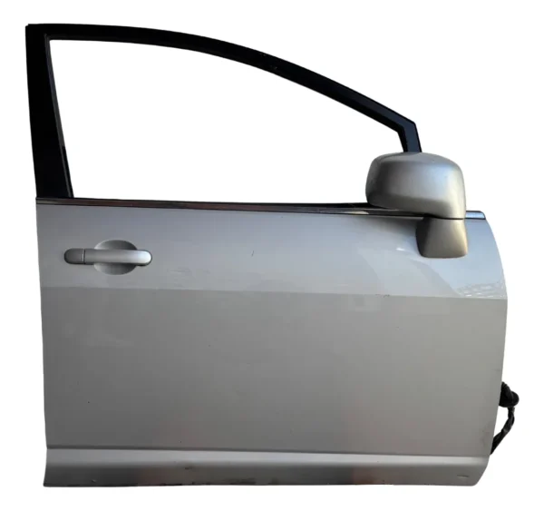 Puerta Delantera derecha Nissan Tiida Sedan 2011-2017 Completa Original Usada