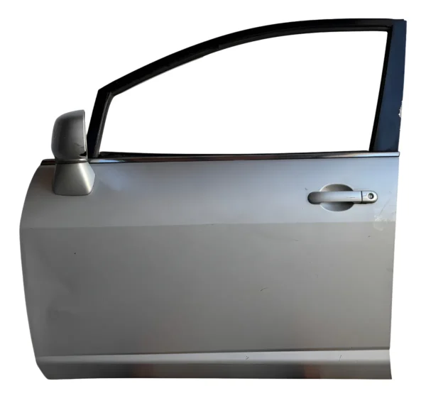 Puerta Delantera izquierda Nissan Tiida Sedan 2011-2017 Completa Original Usada