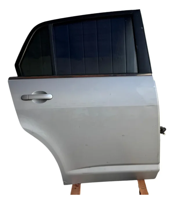 Puerta trasera derecha Nissan Tiida Sedan 2011-2017 Completa Original Usada