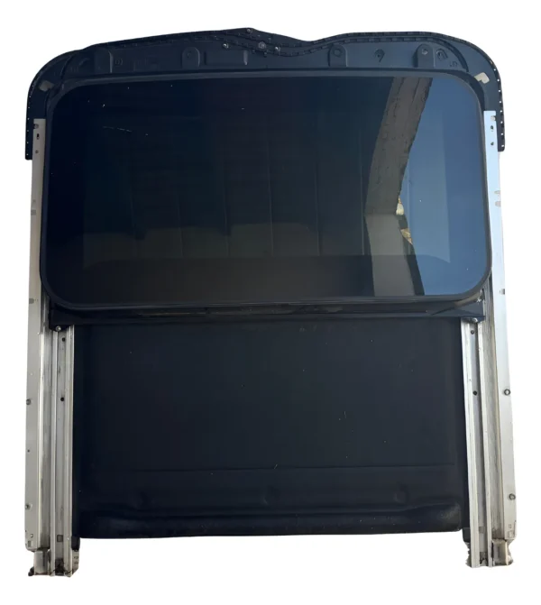 Techo Solar De Vidrio Nissan Tiida Con Motor (Usado)